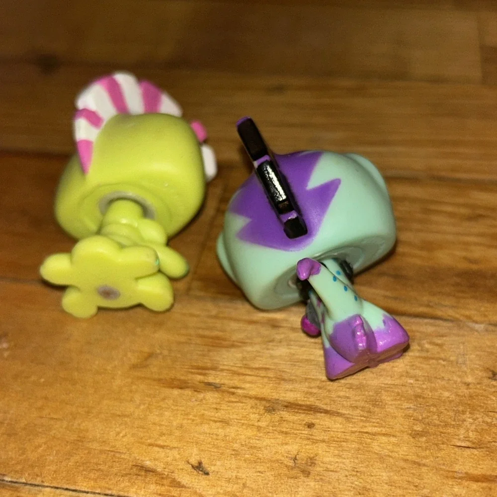 Littlest Pet Shop LPS Special Edition Punkiest Pets Iguana & Caterpillar